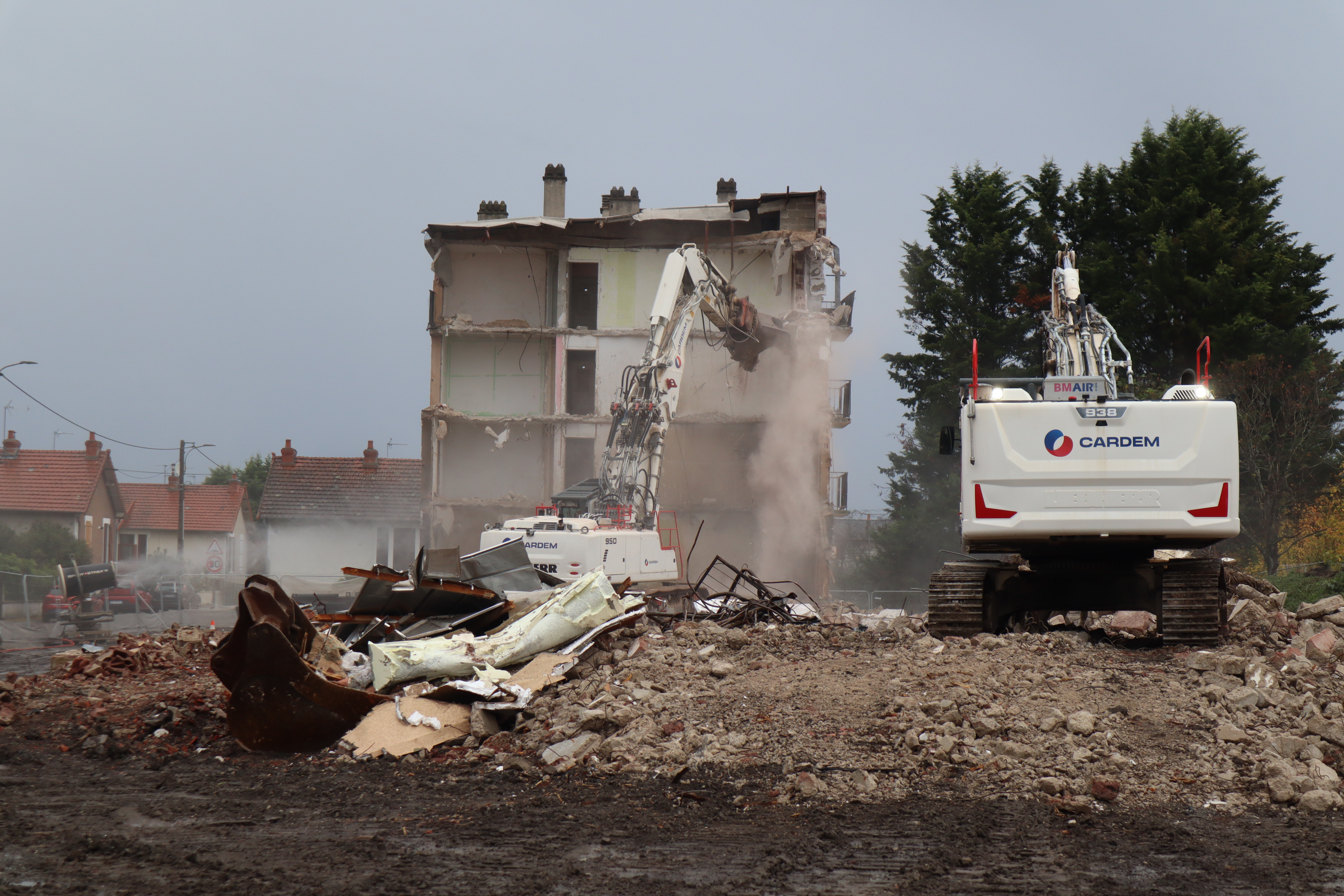 Déconstruction Pierre Leroux bâtiment E (1).JPG (8.66 MB)