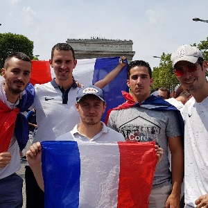 Des Montluçonnais étaient hier sur les Champs Elysées pour accueillir les champions du monde
