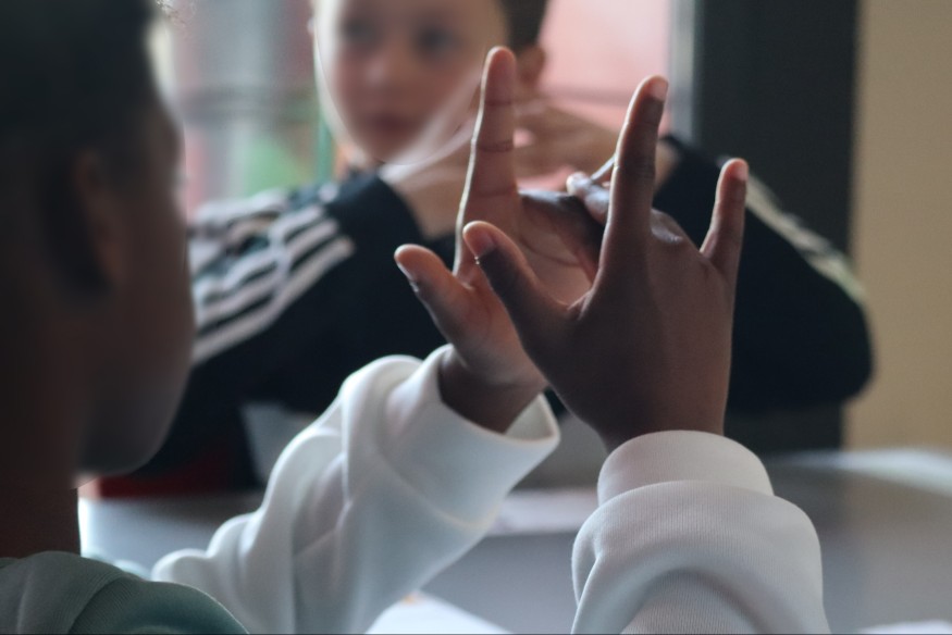 Au collège Jean-Jacques Soulier, une initiation à la langue des signes pour des élèves de sixième
