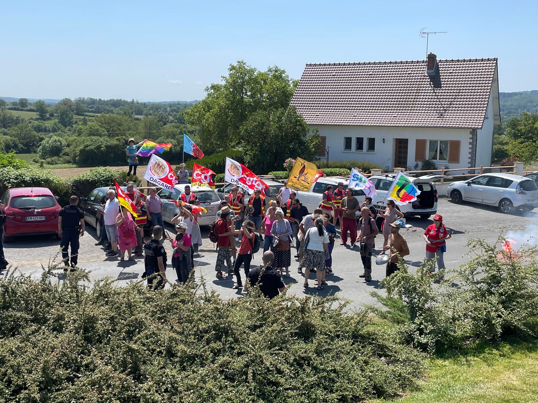 Manifestants secrétaire Etat écologie.jpg (822 KB)