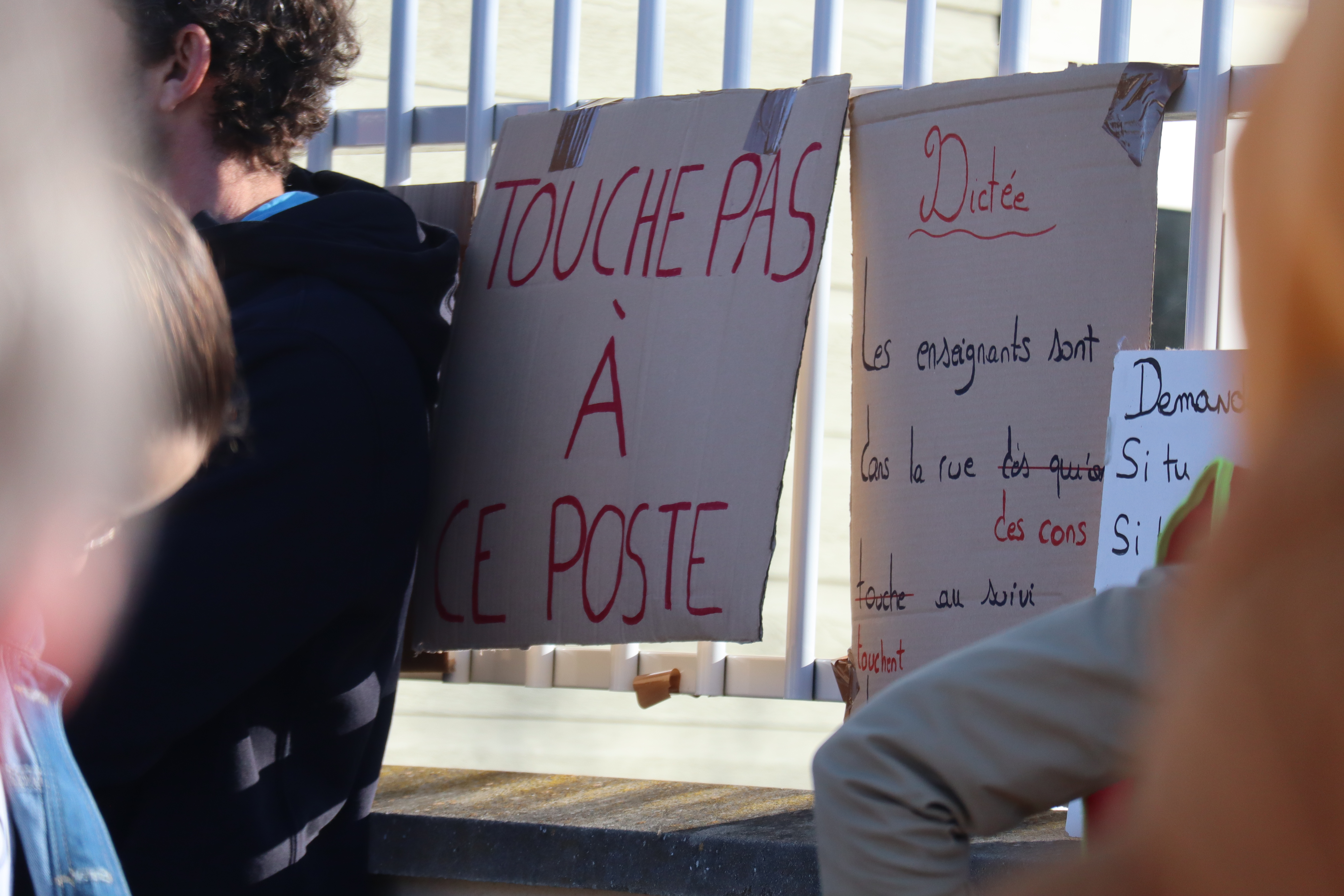 Manifestation coll&egrave;ge Vallon en Sully poste CPE (4).JPG (6.27 MB)