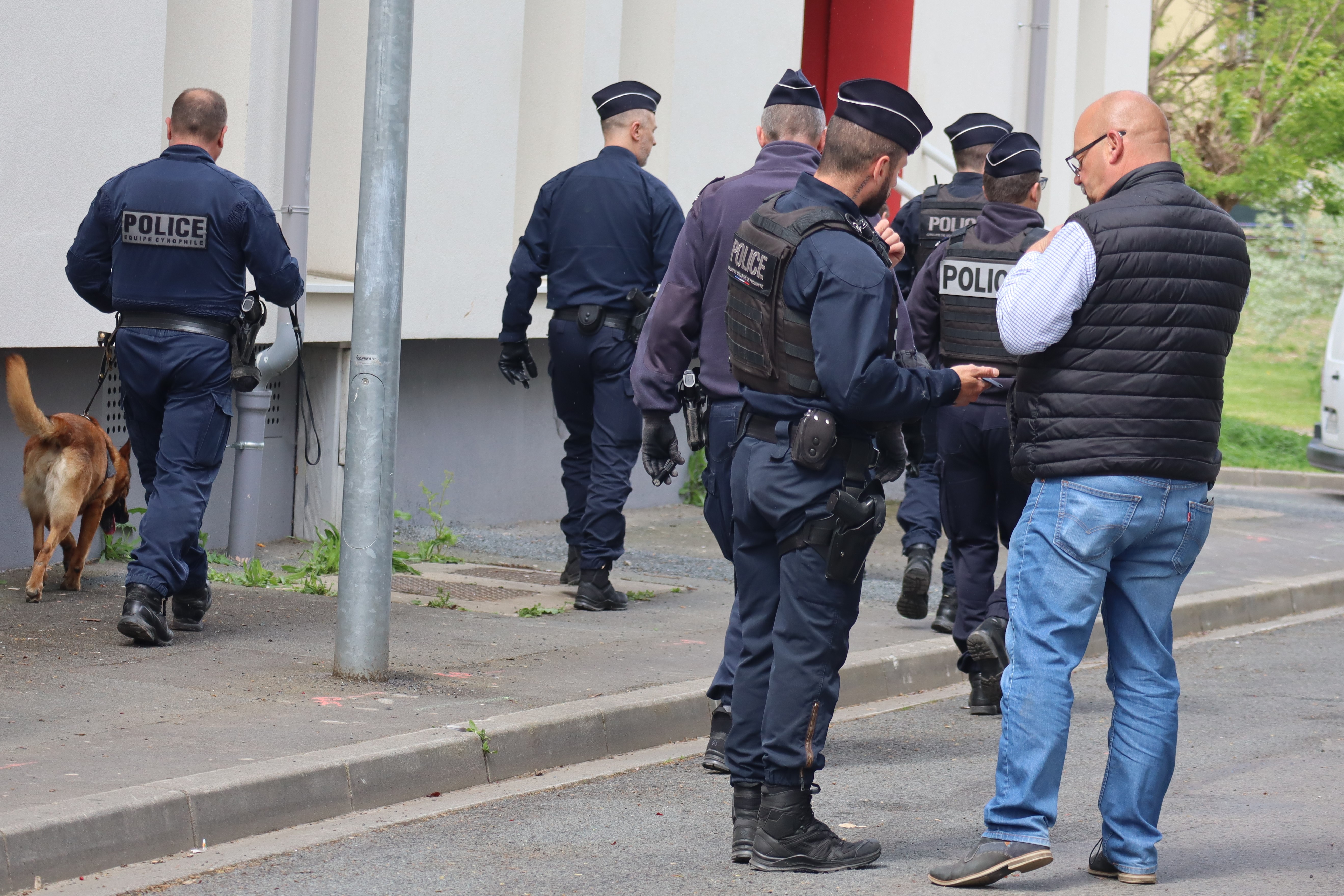 Place nette police Pierre Leroux avril 2024 (3).JPG (3.12 MB)