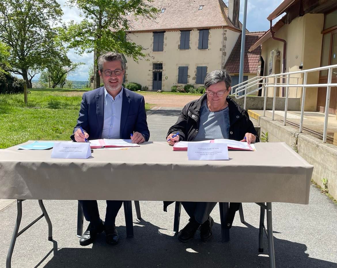 Signature convention biodiversité Montluçon co espaces naturels (2).jpg (211 KB)