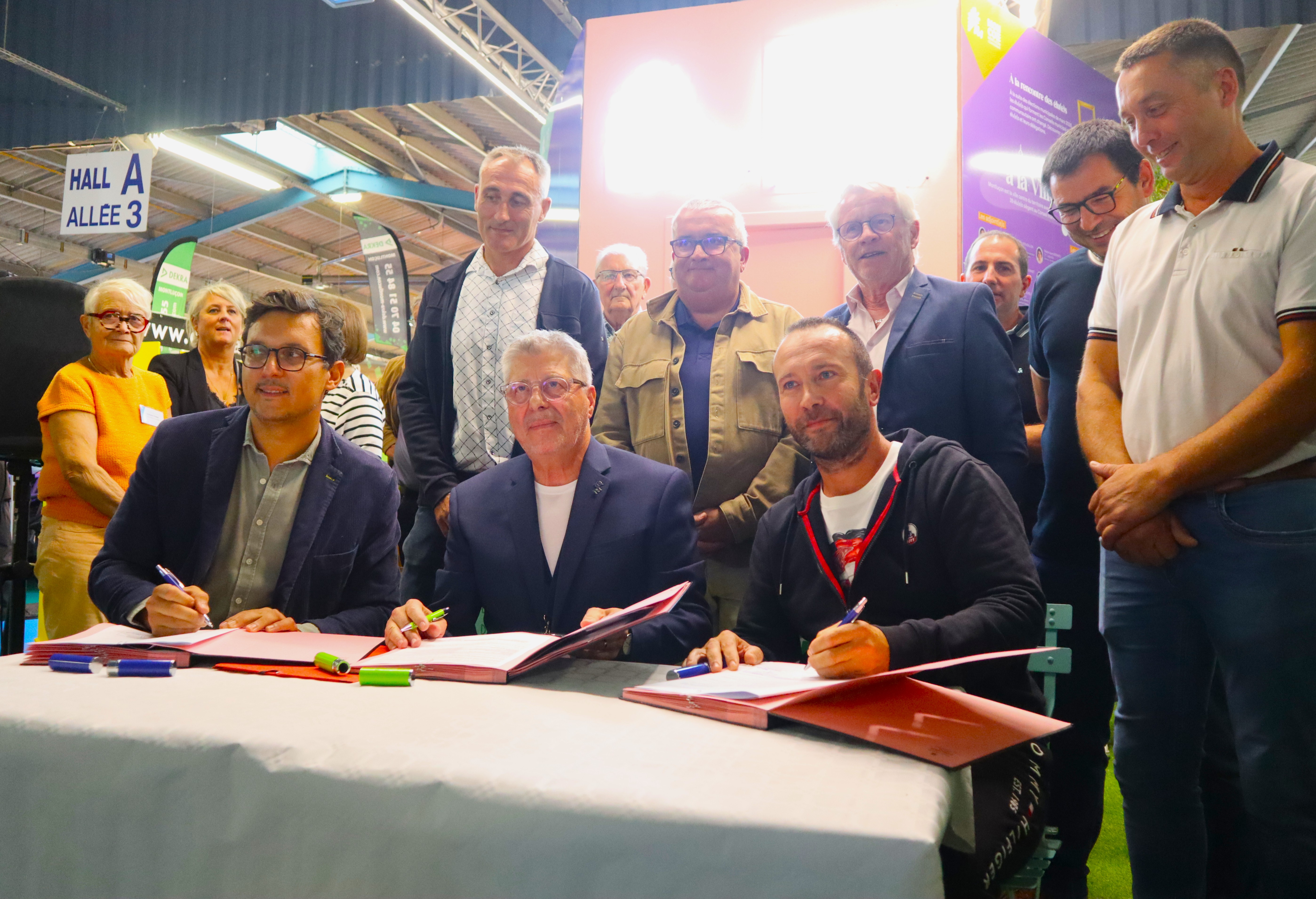 Signature convention concours agricoles foire octobre 2026.JPG (2.91 MB)