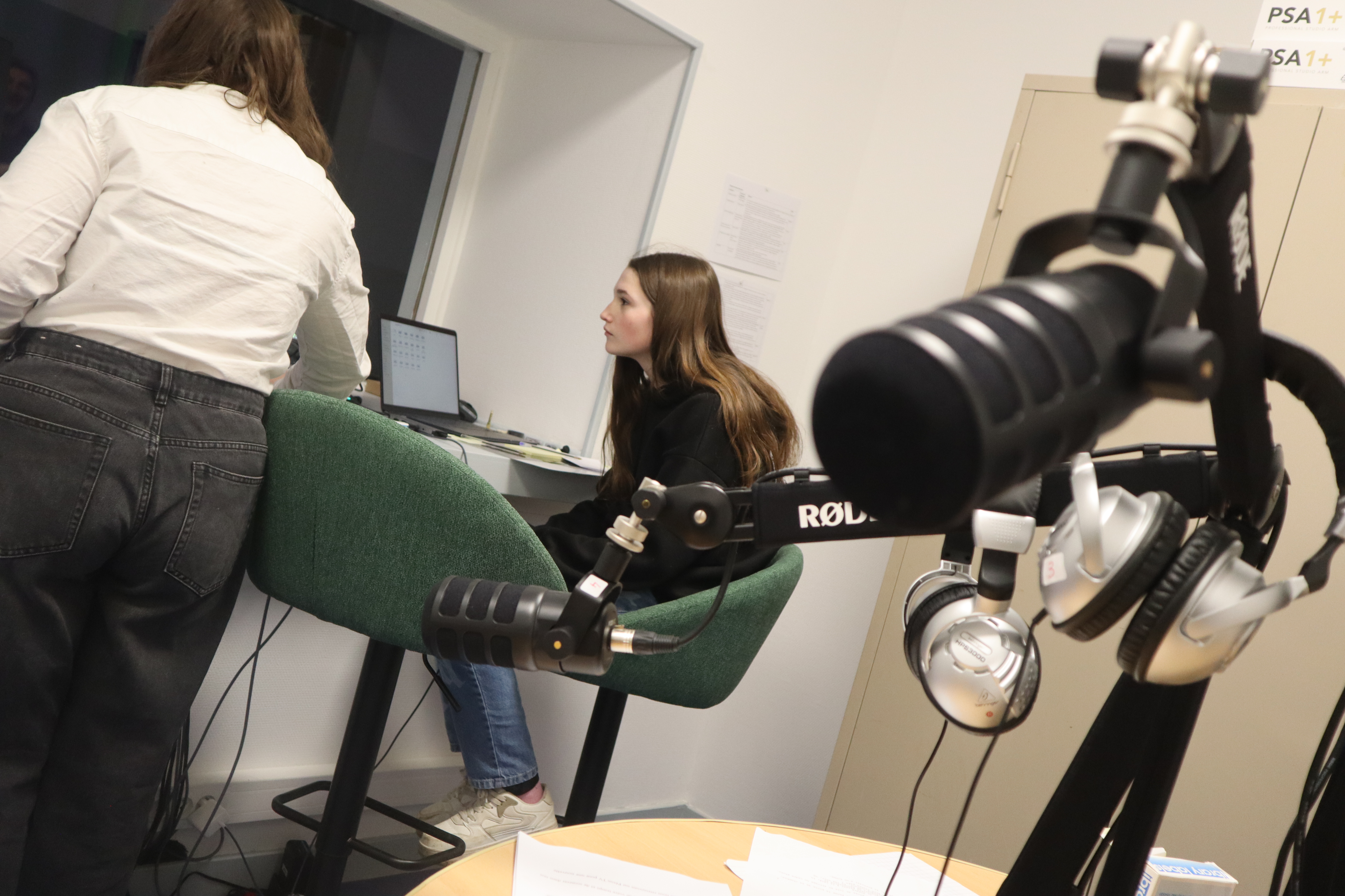 Studios t&eacute;l&eacute; radio CLEMI Coll&egrave;ge C&eacute;rilly (3).JPG (7.02 MB)