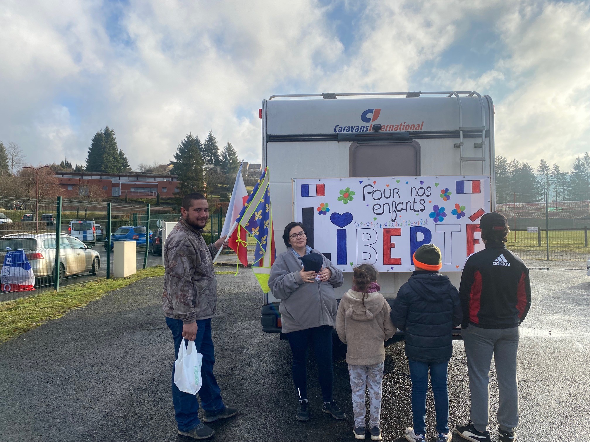 convoi de la libert&eacute; famille.jpg (839 KB)