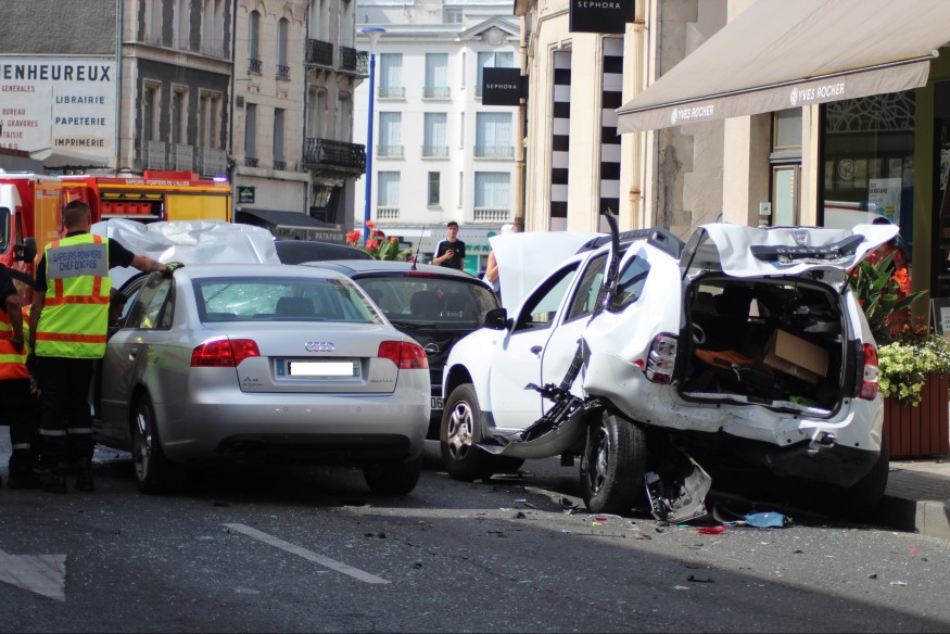 Quatre blessés légers dans un impressionnant accident sur le Boulevard de Courtais
