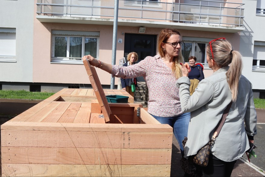 A Saint-Victor, le SICTOM poursuit l'installation de composteurs collectifs en pied d'immeuble