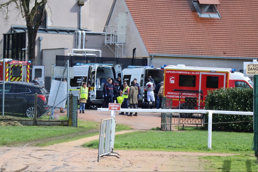 Deux jockeys transportés à l'hôpital de Montluçon après une chute