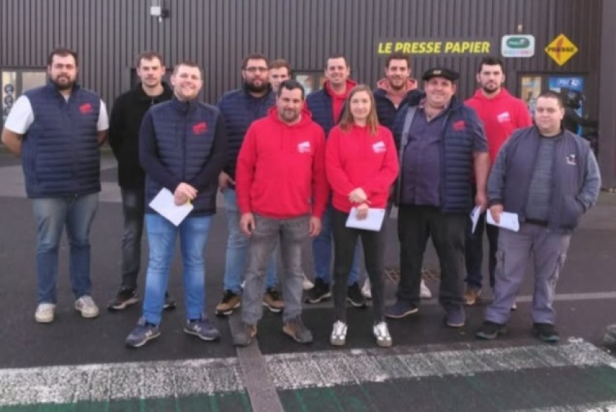 On vous explique pourquoi des agriculteurs du bassin ont apposé des affiches sur des produits étrangers dans des grandes surfaces